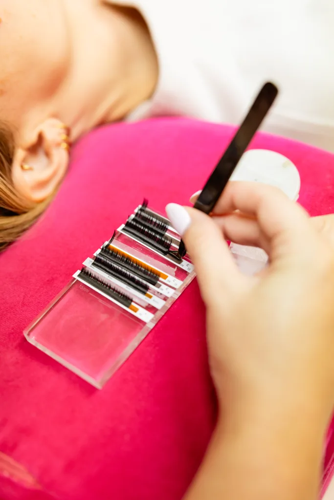 Lash extension styling tools in Rochester Hills