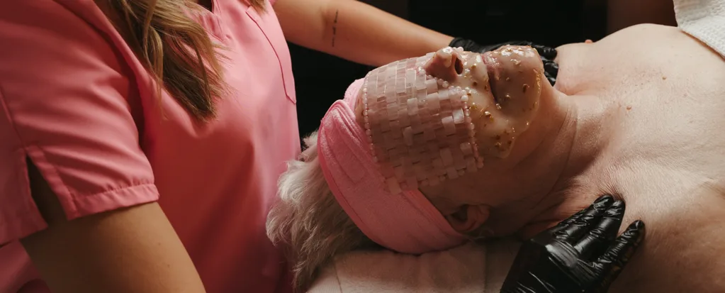 Rochester Hills esthetician providing HydraFacial treatment
